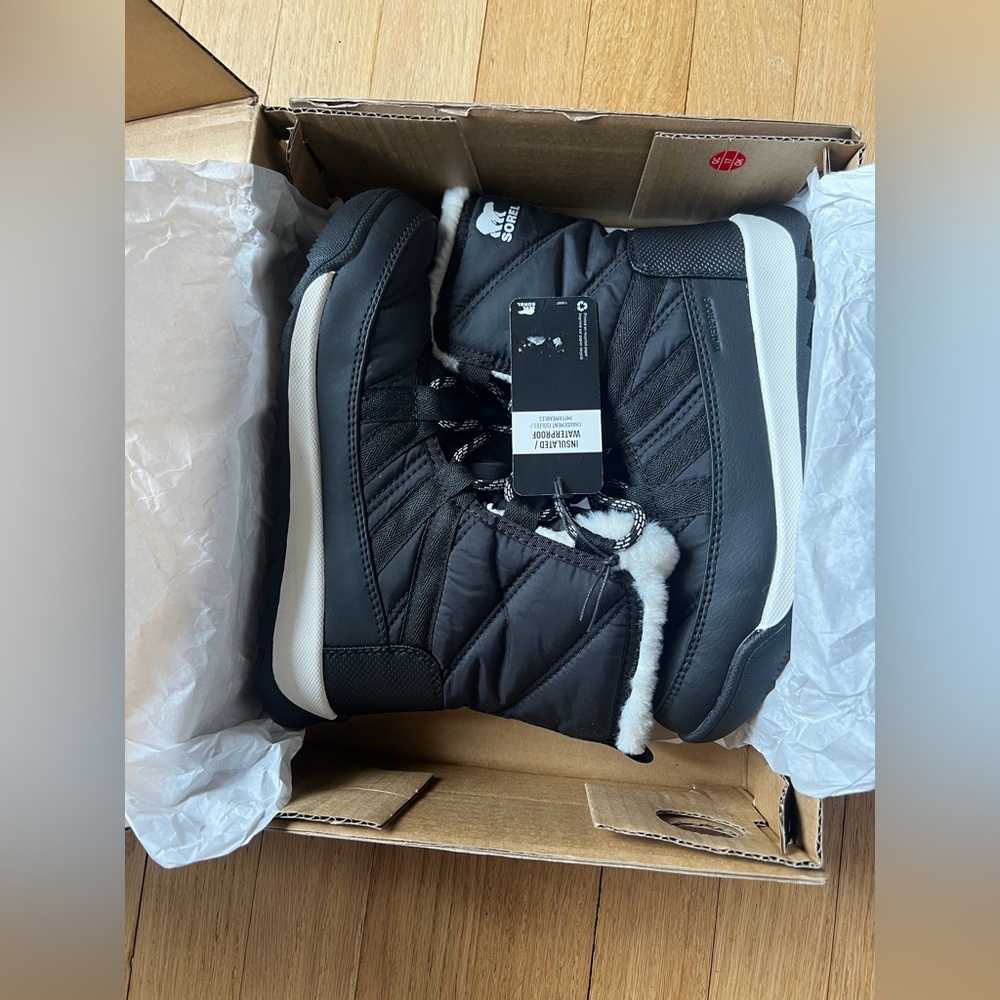 Sorel Youth Whitney II Short Lace Boots Size 3